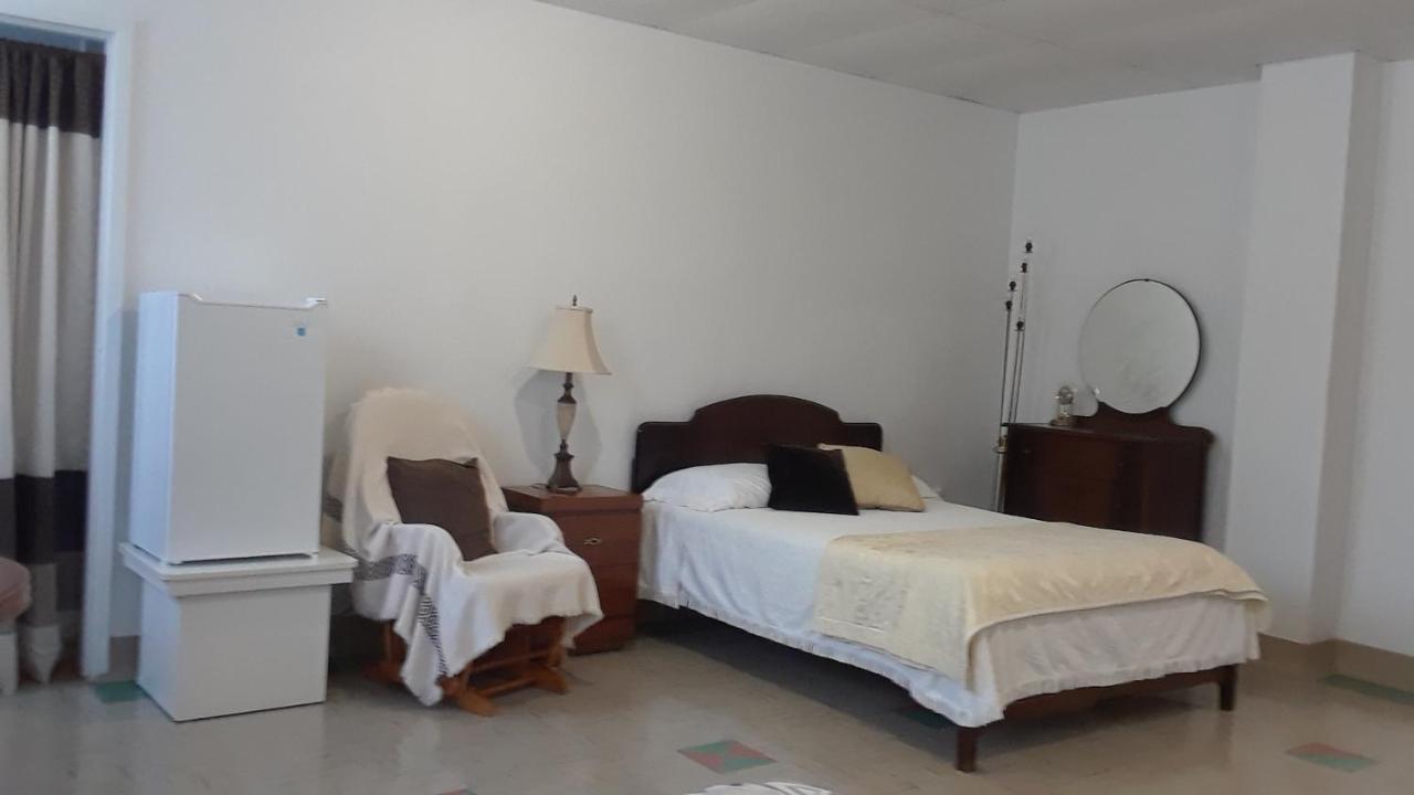 MHotel Domaine l'Envolée- Maison Fleurie Victoriaville Extérieur photo